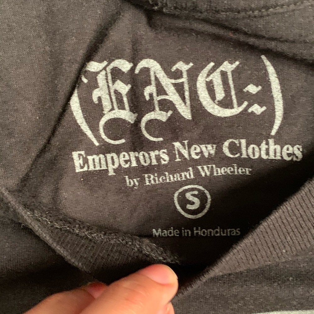 Graphic tee - Picture 2 of 2